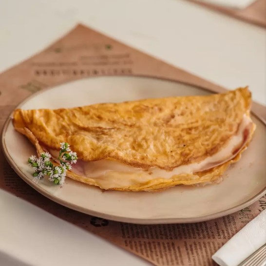 Omelette jamón y queso