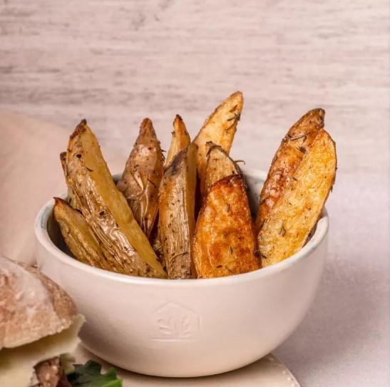Porcion de papas rústicas al horno