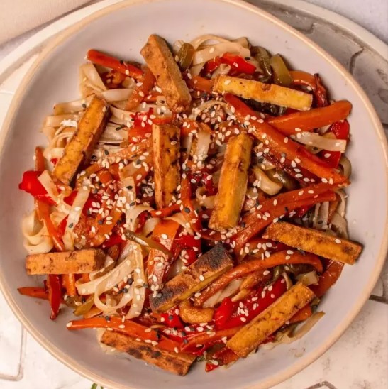 Salteado de fideos